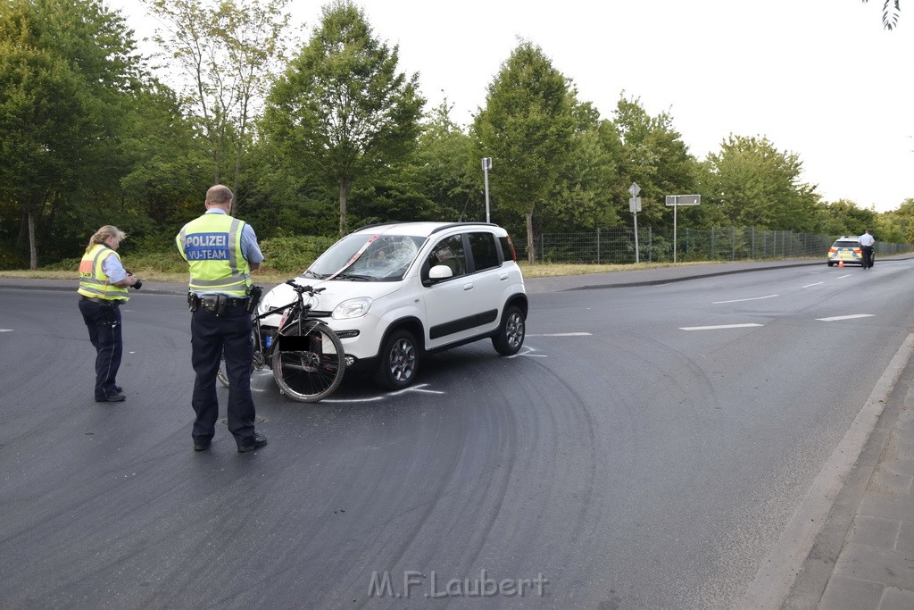 VU PKW Rad Koeln Porz Gremberghoven Alter Deutzer Postweg Josef Lindner Weg P21.JPG - Miklos Laubert